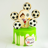 Торт украшенный топперами футбольных мячей