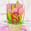 Корзинка с пряниками розовые тюльпаны