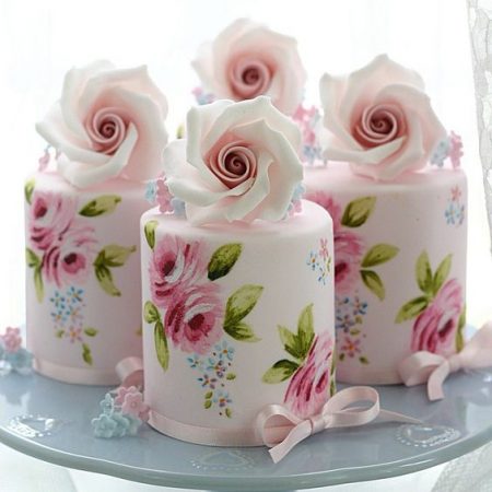 Торт с цветами розы