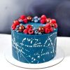 Торт цвета космос с лесными ягодами