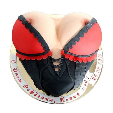 Торт в форме женской груди